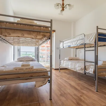 02 - Brand New, Modern & Cozy - Steps From The דירה