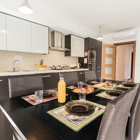 02 - Brand New, Modern & Cozy - Steps From The דירה קונסולקאו