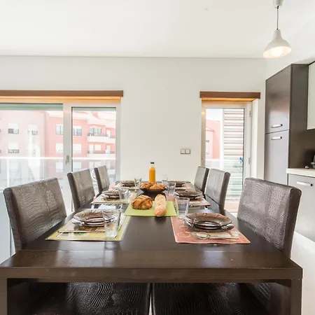 02 - Brand New, Modern & Cozy - Steps From The קונסולקאו