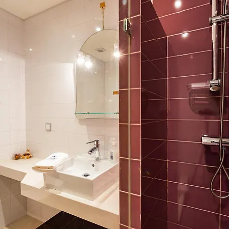 02 - Brand New, Modern & Cozy - Steps From The *