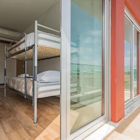 דירה 02 - Brand New, Modern & Cozy - Steps From The קונסולקאו