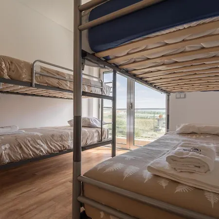 דירה 02 - Brand New, Modern & Cozy - Steps From The *